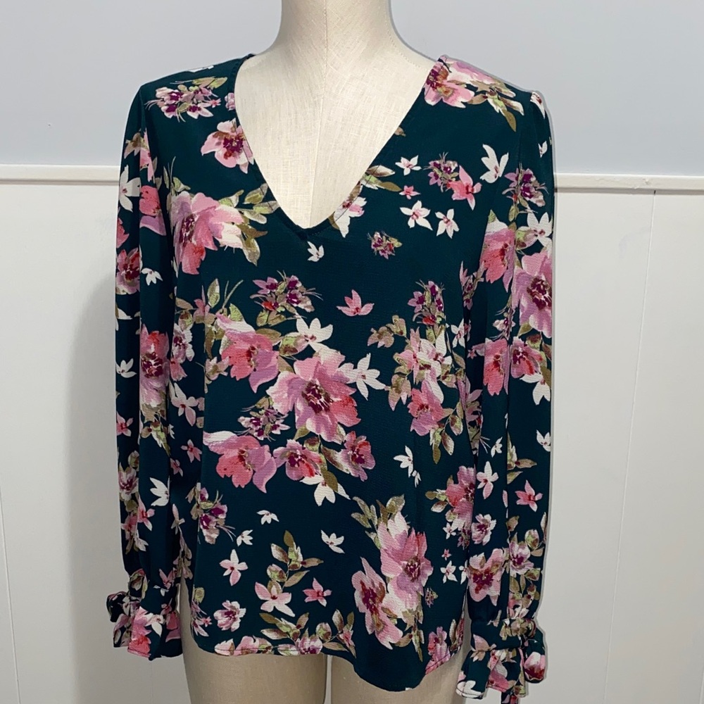 CeCe Floral V-Neck Blouse - Dark Green and Pink size Medium